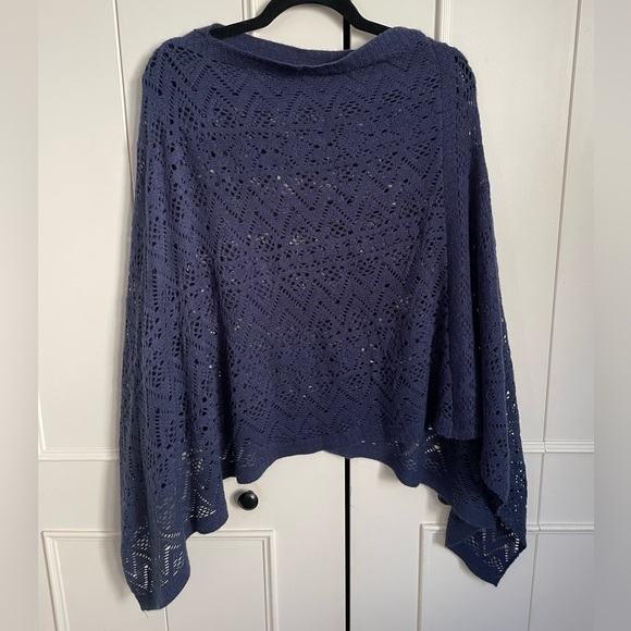 Knit poncho - Picture 2 of 2